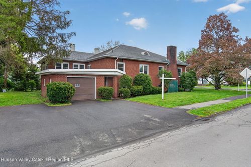 111 Maiden Ln, Kingston, NY, 12401-4525 | Card Image