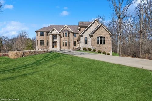 7 Preston Ct, Lincolnshire, IL, 60069-4209 | Card Image