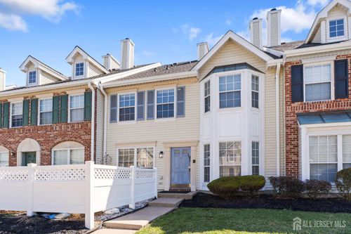 195 Darwin Ln, North Brunswick, NJ, 08902-4216 | Card Image