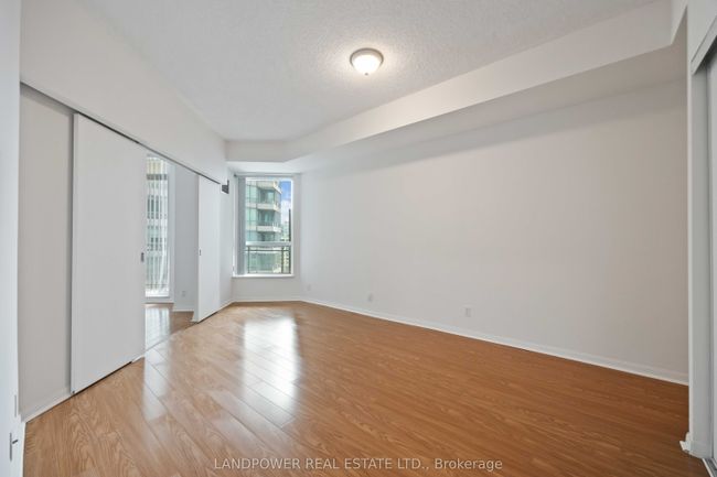 1017 - 230 Queens Quay W, Condo with 2 bedrooms, 1 bathrooms and null parking in Toronto ON | Image 23