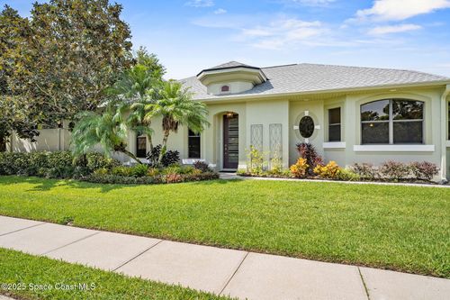 555 Greenleaf Ln, Titusville, FL, 32780-8706 | Card Image