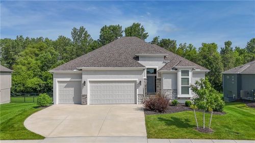 14500 Aurora Ln, Basehor, KS, 66007-9792 | Card Image
