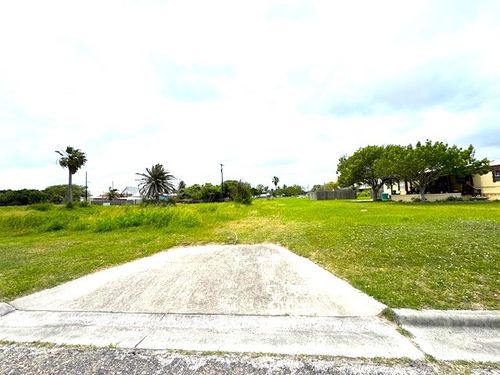 1126 S Euclid St, Aransas Pass, TX, 78336-5206 | Card Image