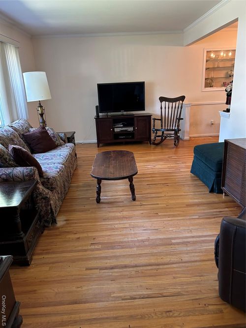 46 Hill Rd, Farmingdale, NY, 11735-1808 | Card Image