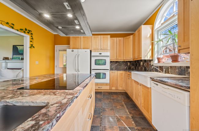 with view of double ovens | Image 19