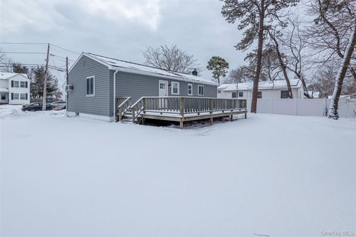 78 S S 23rd St, Wyandanch, NY, 11798-2918 | Card Image