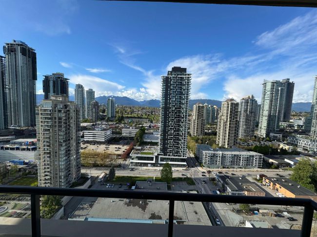 2804 - 2355 Madison Avenue, Condo with 3 bedrooms, 2 bathrooms and 2 parking in Burnaby BC | Image 3