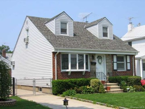 251 Mckinley Parkway, North Hempstead, NY, 11501 | Card Image