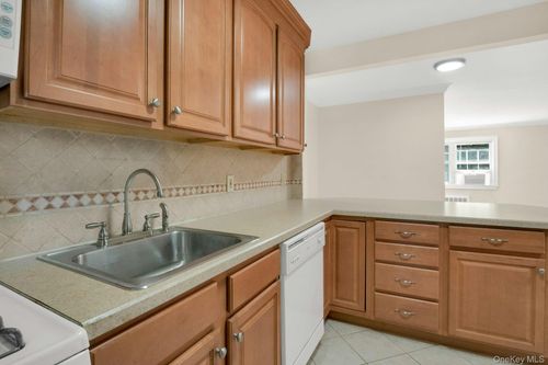 apt-7-590 Bedford Rd, Pleasantville, NY, 10570-3356 | Card Image