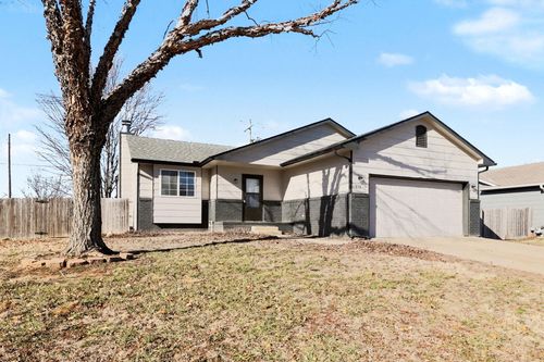 1813 N Pine Grove St, Wichita, KS, 67212-6481 | Card Image
