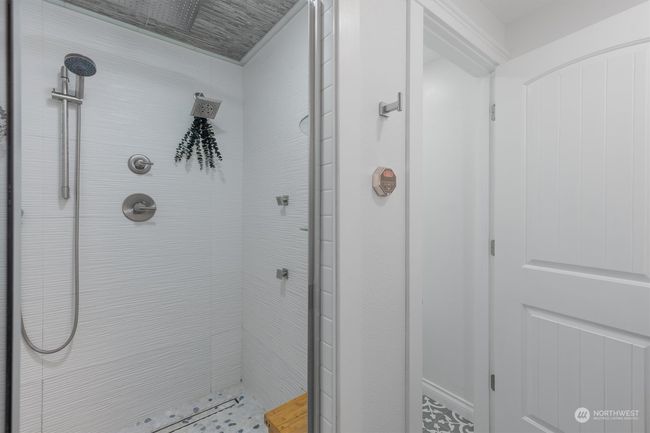 walk in shower is also a sauna | Image 15