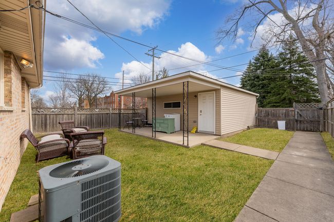1553 N 39 Th Ave, House other with 3 bedrooms, 1 bathrooms and 2 parking in Stone Park IL | Image 18
