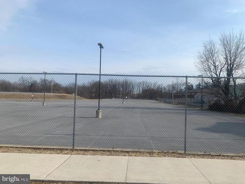 275-273 N Queen St, SHIPPENSBURG, PA, 17257-1414 | Card Image