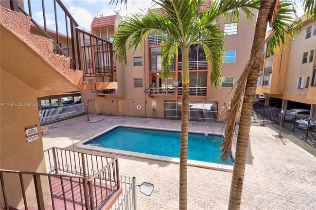 APT-220 - 6095 W 19 Th Ave, Condo with 2 bedrooms, 2 bathrooms and null parking in Hialeah FL | Image 6