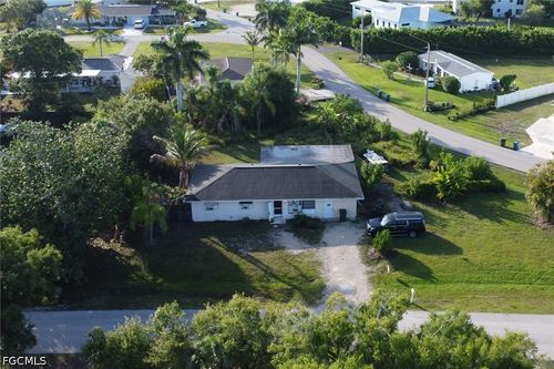 6701 Fiesta Ln, Fort Myers, FL, 33919-6305 | Card Image