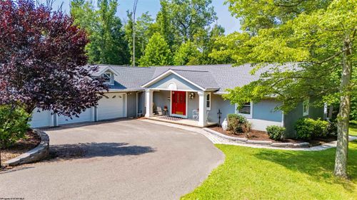 80 Candlelight Dr, Morgantown, WV, 26508-8125 | Card Image
