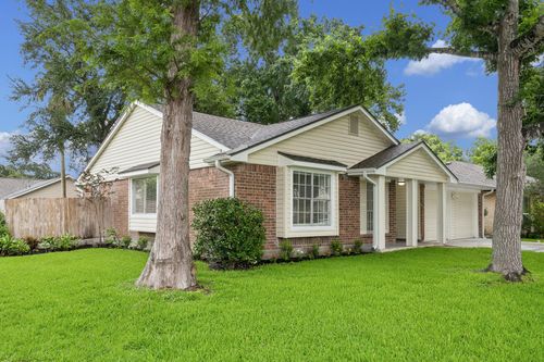 402 Forest Hills Dr, League City, TX, 77573-5748 | Card Image