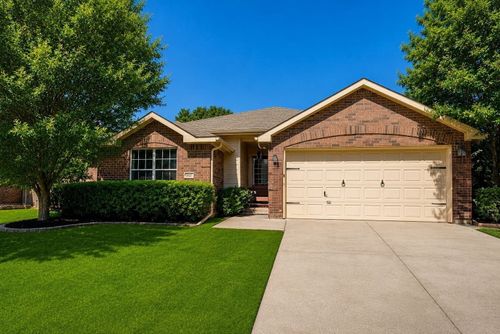 4621 Barnhill Ln, Fort Worth, TX, 76135-2533 | Card Image