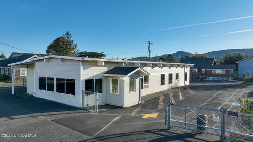 809 S Holladay Dr, Seaside, OR, 97138-6608 | Card Image