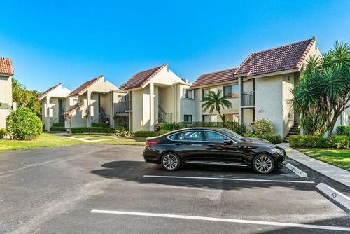 202-5589 Fairway Park Dr, Boynton Beach, FL, 33437-1798 | Card Image