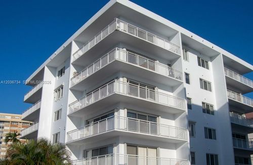 62a-126 Golden Isles Dr, Hallandale Beach, FL, 33009-8813 | Card Image