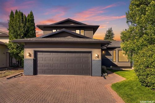 139 Neusch Cres, House with 5 bedrooms, 3 bathrooms and 6 parking in Saskatoon SK | Card Image