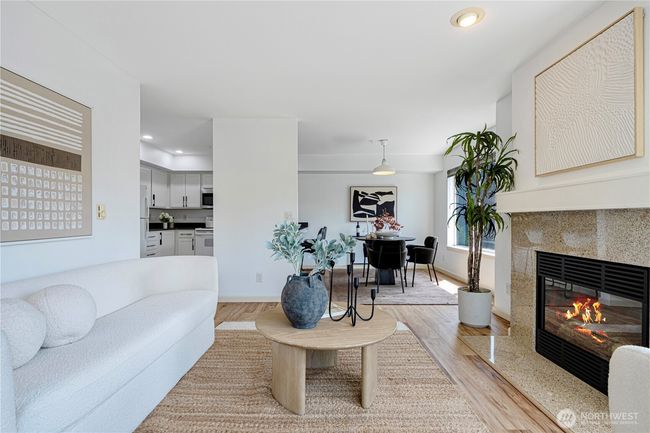 APT-302 - 9222 Roosevelt Way Ne, Condo with 2 bedrooms, 2 bathrooms and 1 parking in Seattle WA | Image 18