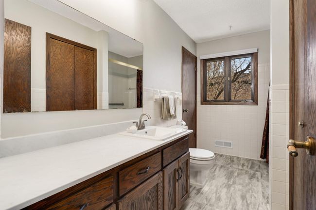 Upper Level Full Bath | Image 20
