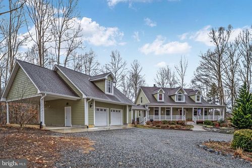3900 Water Front Ct, BUMPASS, VA, 23024-8911 | Card Image