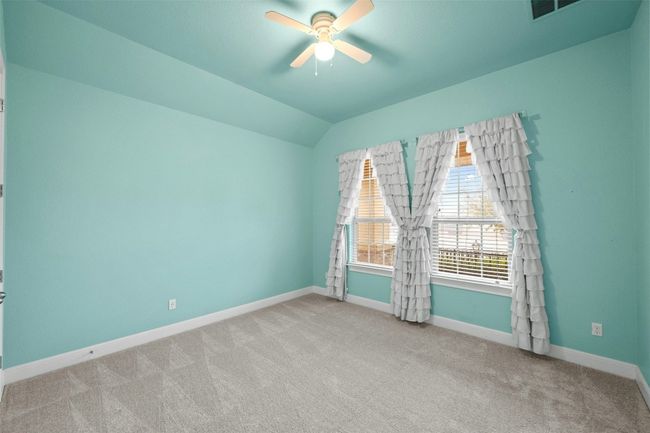 The private guest suite includes its own full en-suite bathroom, offering comfort and privacy for visitors. | Image 21
