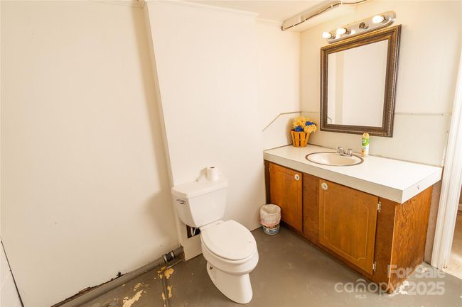 1352 W Cherokee St, House other with 3 bedrooms, 3 bathrooms and null parking in Blacksburg SC | Image 32