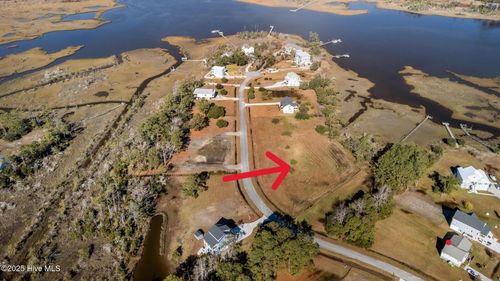 120 Jade St, Beaufort, NC, 28516-7305 | Card Image