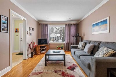 12 Boys St N, House other with 2 bedrooms, 2 bathrooms and 5 parking in Barrie ON | Image 2