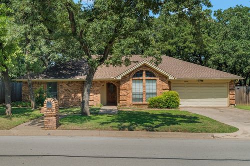 6805 Starnes Rd, North Richland Hills, TX, 76182-7618 | Card Image