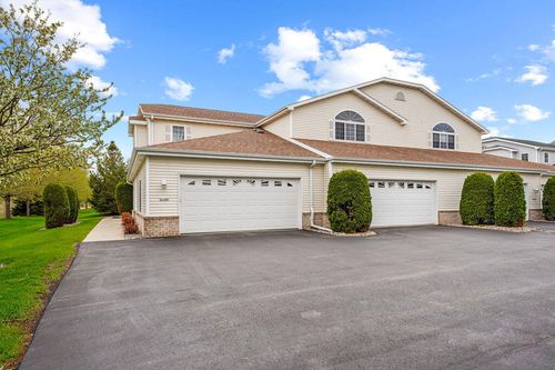 3150 White Tail Ln, OSHKOSH, WI, 54904-6745 | Card Image
