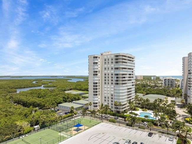 APT-1901 - 5049 N Highway A1a, Condo with 3 bedrooms, 2 bathrooms and null parking in Hutchinson Island FL | Image 8