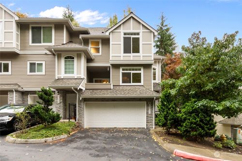 6757 Se Cougar Mountain Way, Bellevue, WA, 98006 | Card Image