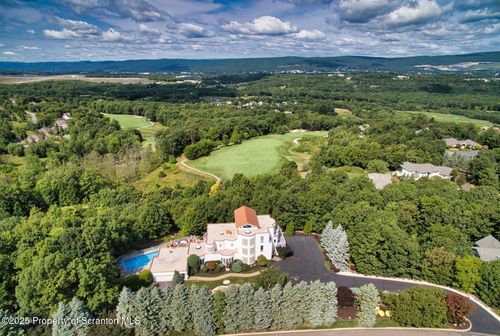 110 Glenmaura Dr, Moosic, PA, 18507-1901 | Card Image