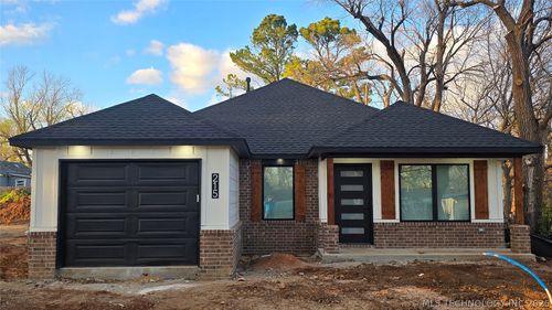 215 40th Pl, Sand Springs, OK, 74063-2704 | Card Image