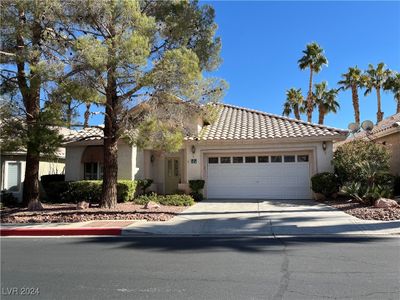 2134 Eaglepath Circle, House other with 3 bedrooms, 2 bathrooms and null parking in Henderson NV | Image 1