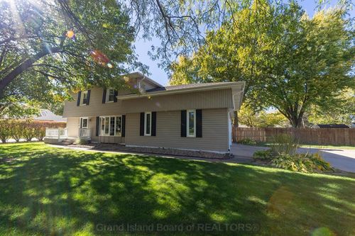 2408 Apache Rd, Grand Island, NE, 68801-7517 | Card Image