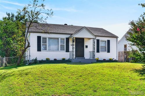 9820 Meadow View Dr, Overland, MO, 63114-2528 | Card Image