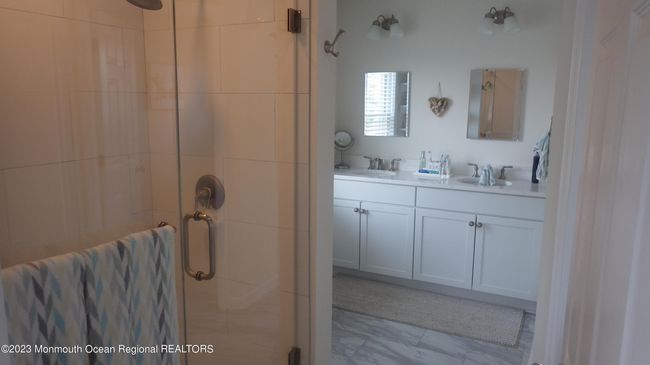 Master Bathroom | Image 11