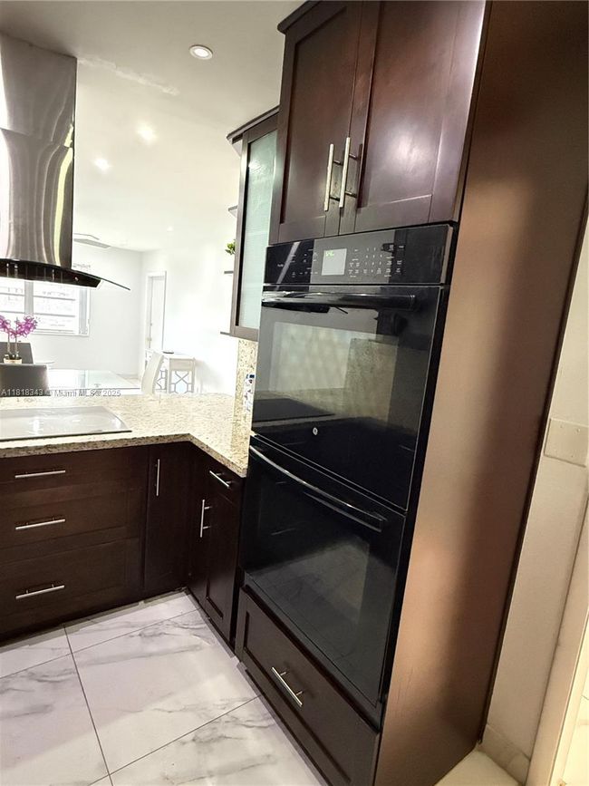 APT-9E - 5170 Sw 40 Th Ave, Condo with 2 bedrooms, 2 bathrooms and null parking in Fort Lauderdale FL | Image 6