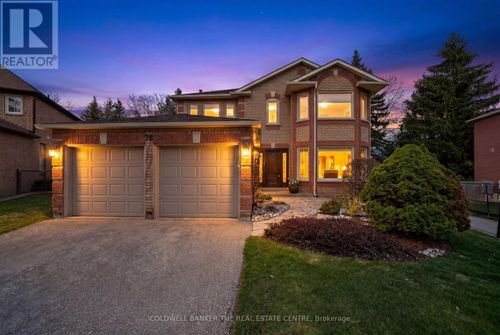 78 Rhodes Circle, Newmarket (Glenway Estates), ON, L3X1V2 | Card Image