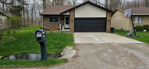 9450 Lakepointe Blvd, Clay, MI, 48001-4339 | Card Image