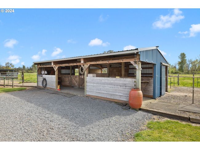 12430 S Oak Grove Rd, House other with 3 bedrooms, 4 bathrooms and 6 parking in Canby OR | Image 14