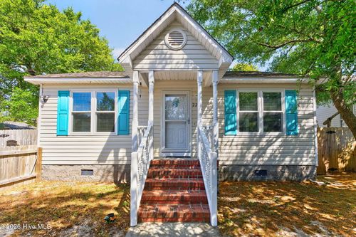 220 Ne 33rd St, Oak Island, NC, 28465-5703 | Card Image