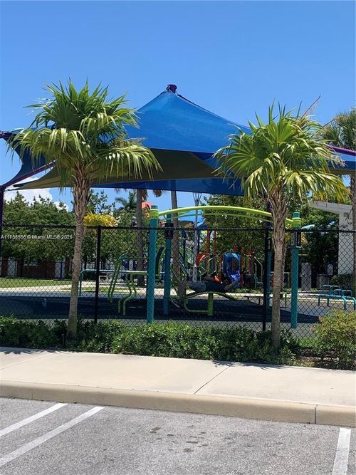 apt-202-300 Layne Blvd, Hallandale Beach, FL, 33009-5708 | Card Image
