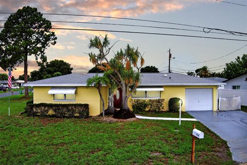 9120 108th St, SEMINOLE, FL, 33772-3745 | Card Image
